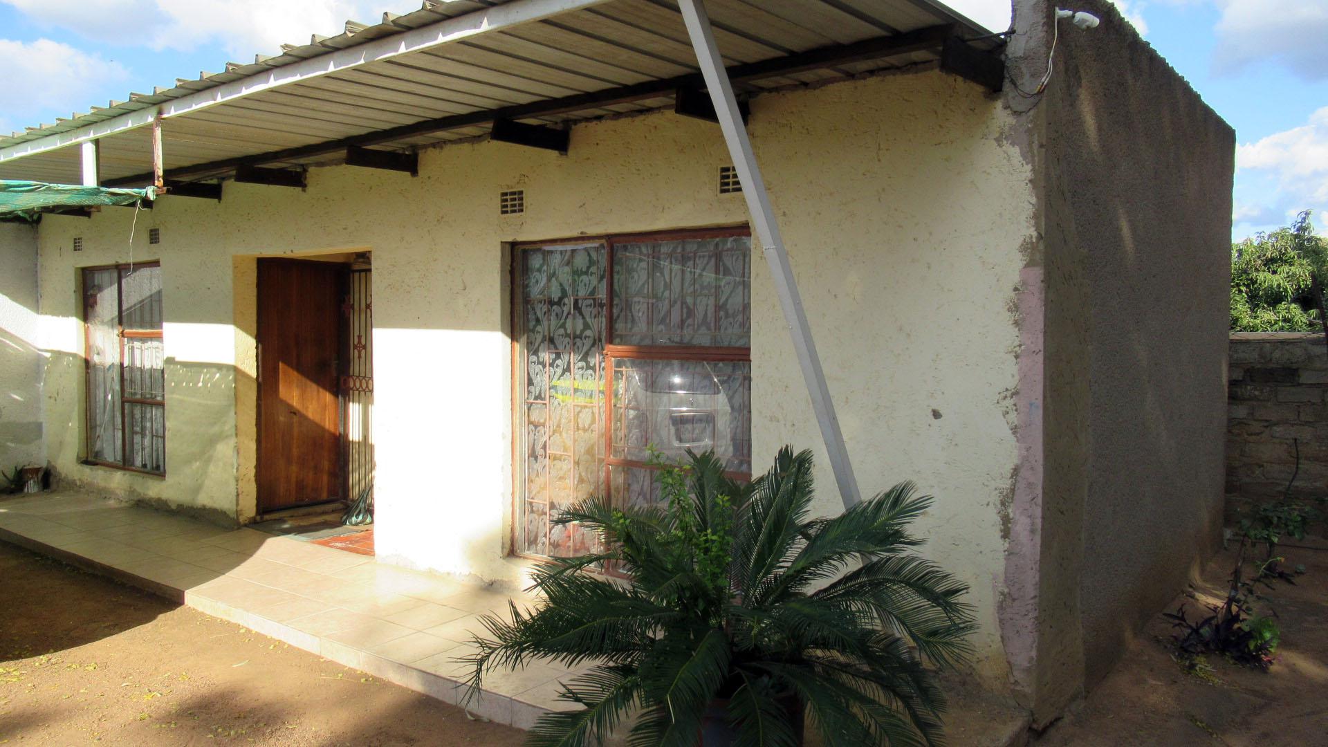 Front View of property in Soshanguve