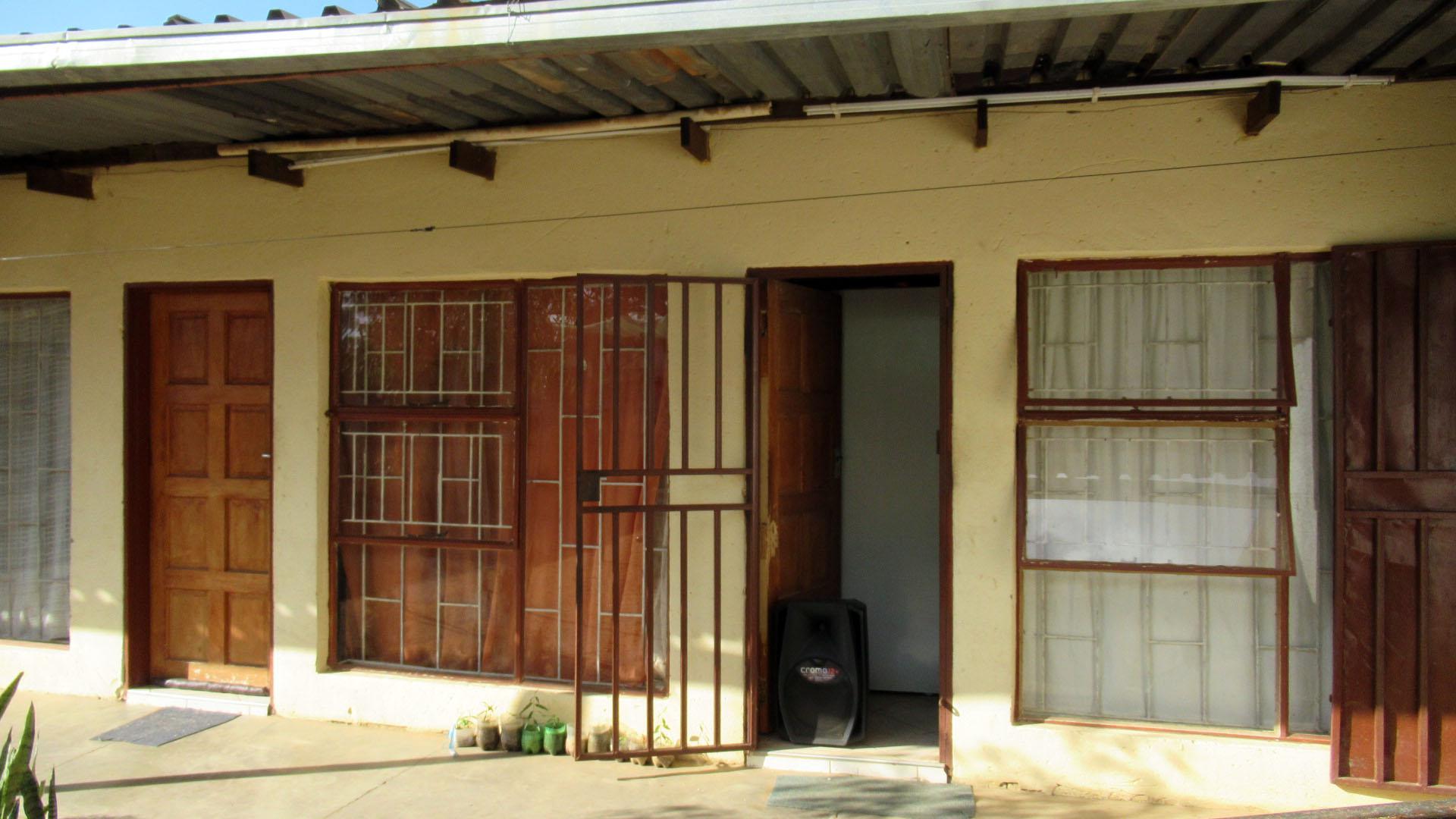 Front View of property in Soshanguve