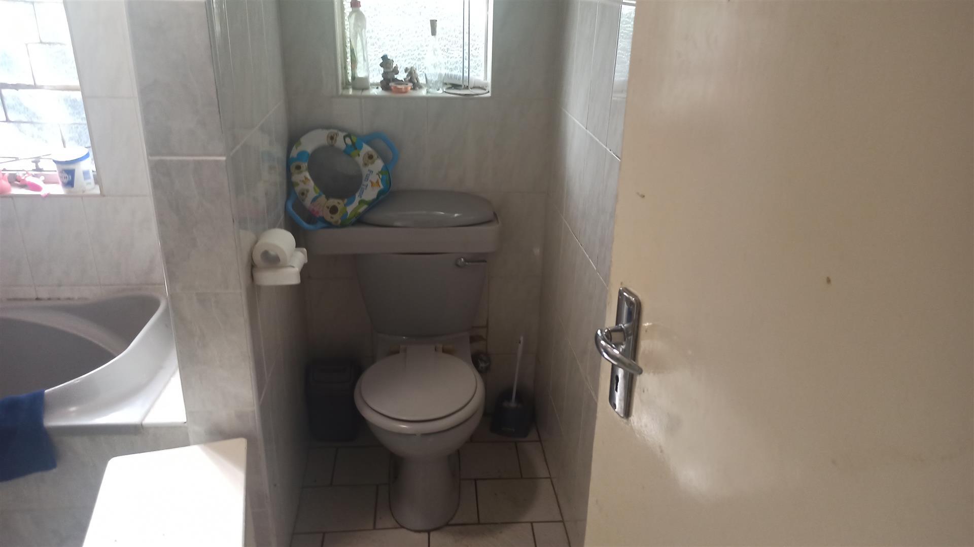 Bathroom 1 - 11 square meters of property in Stuart`s Hill