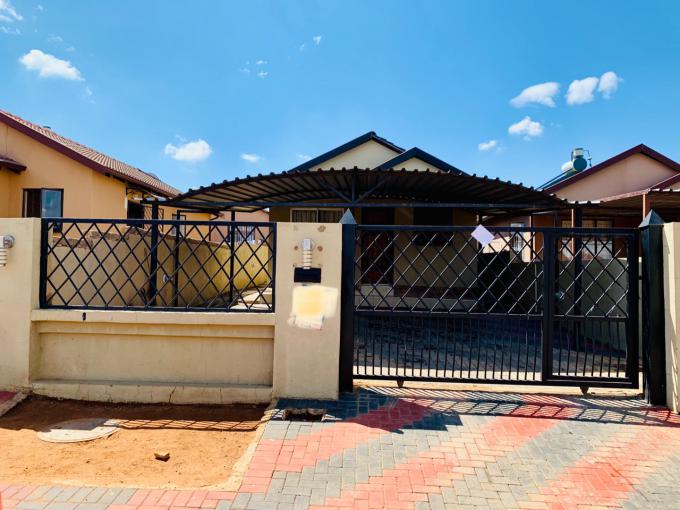 2 Bedroom House for Sale For Sale in Soshanguve East - MR505971