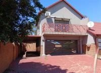 Front View of property in Die Heuwel