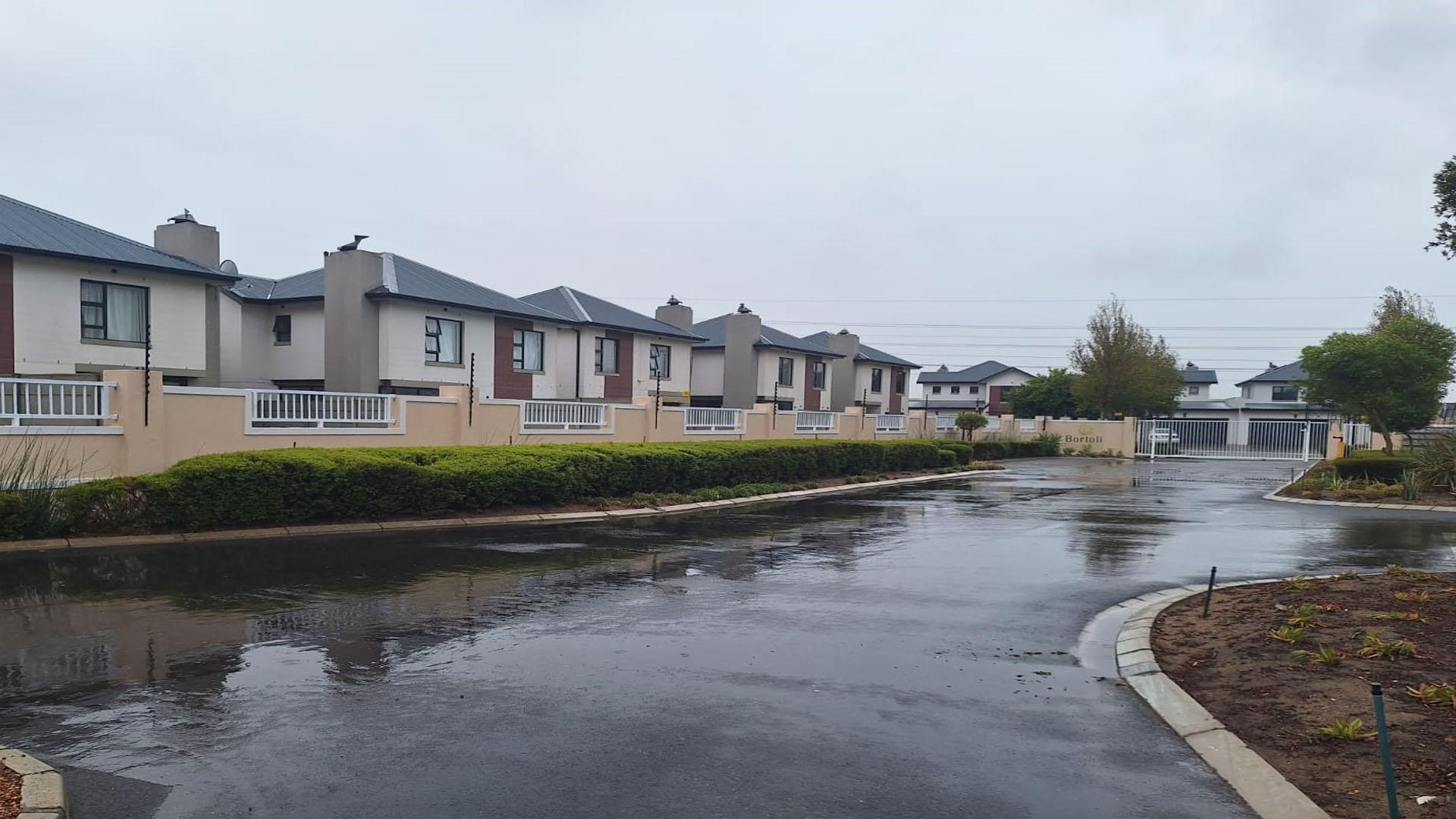 Front View of property in Buh Rein