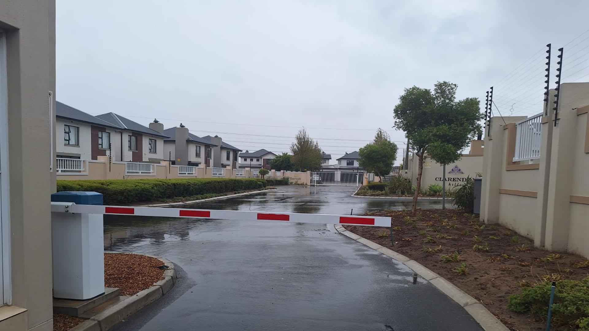 Front View of property in Buh Rein