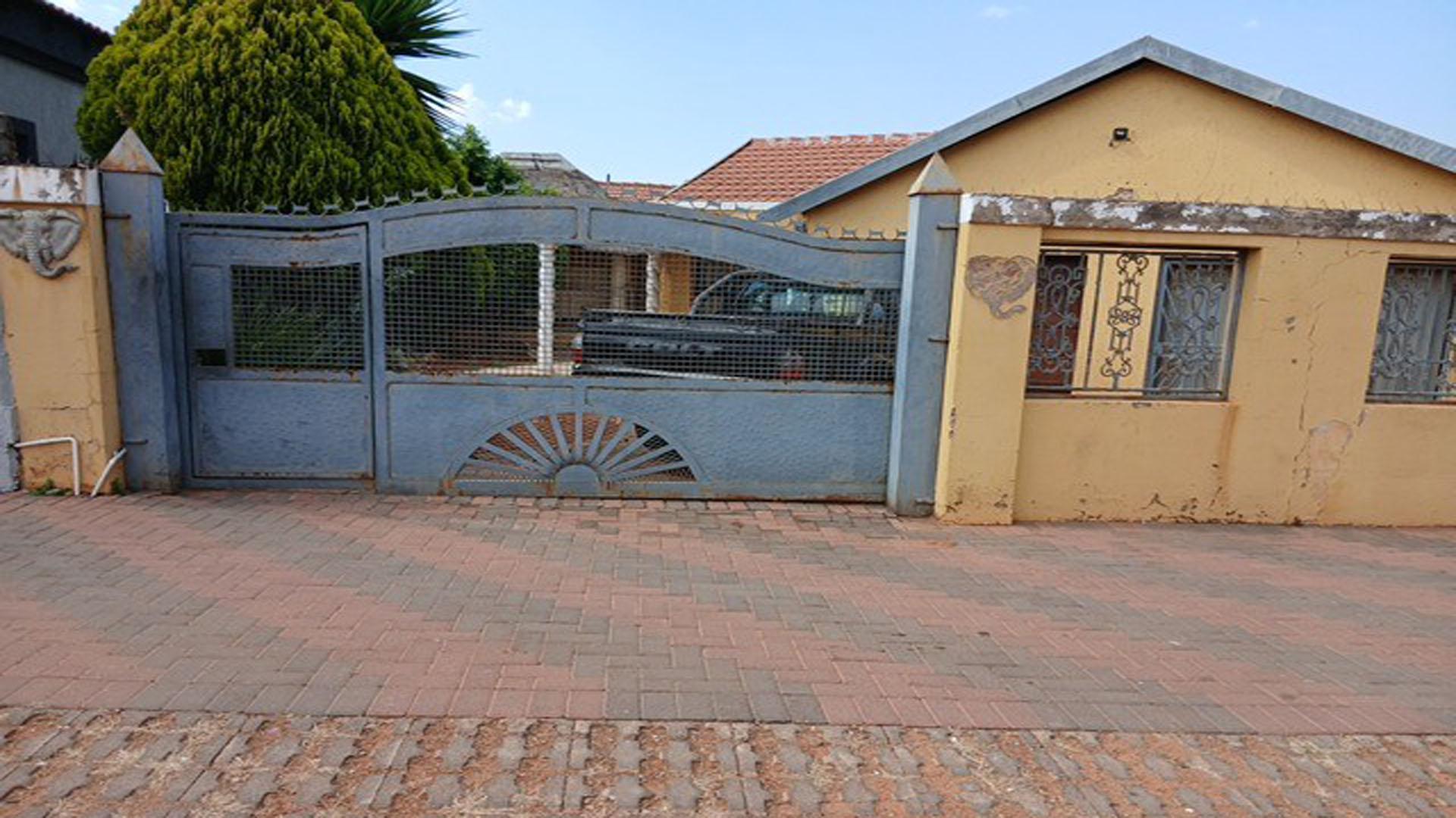 Front View of property in Philip Nel Park