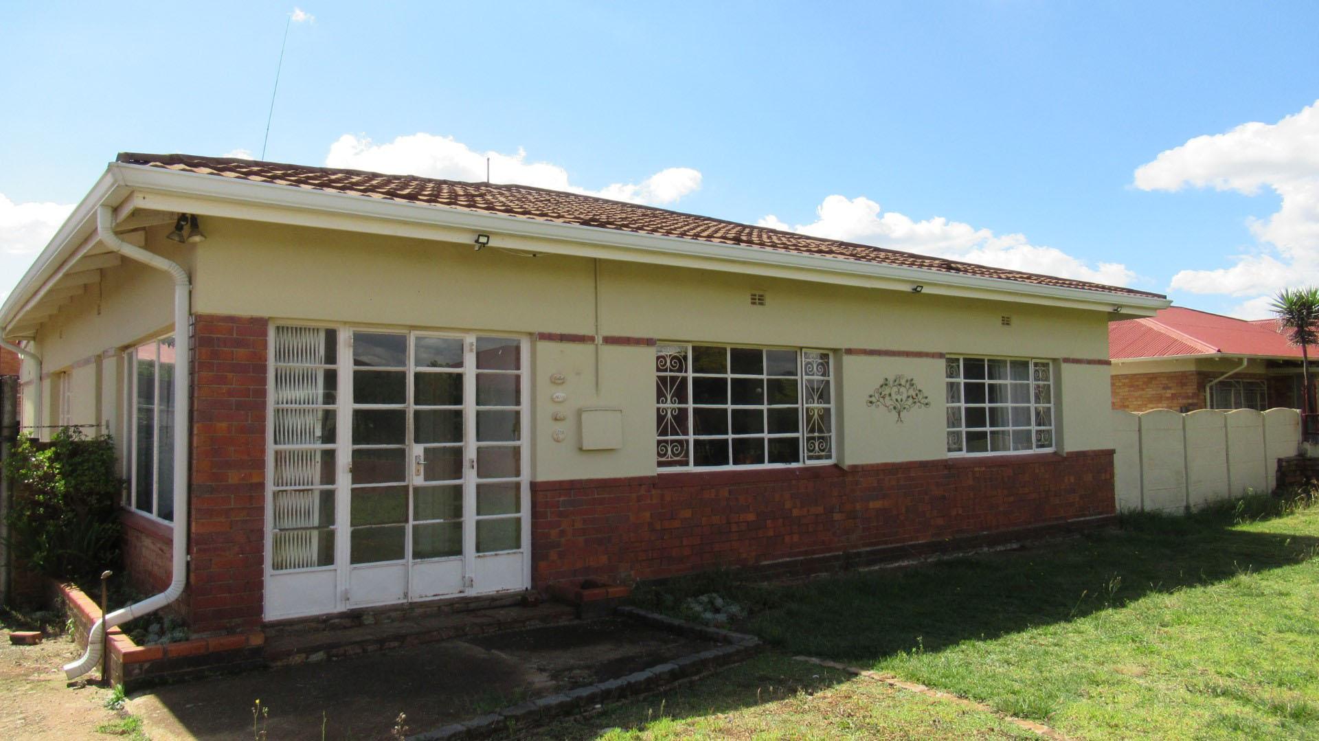 Front View of property in Casseldale