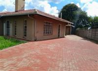 Front View of property in Dersley