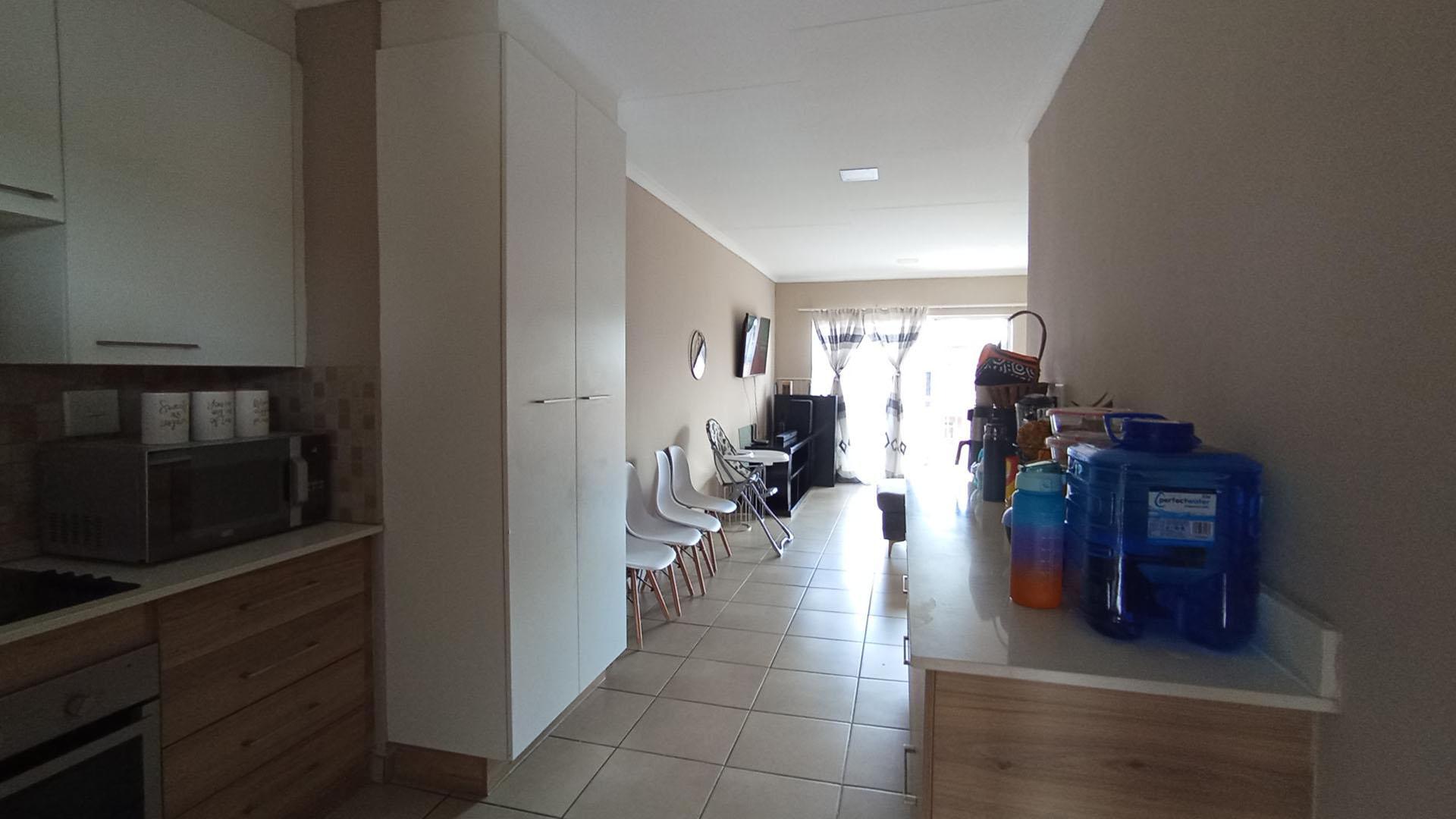 Kitchen - 14 square meters of property in Montana