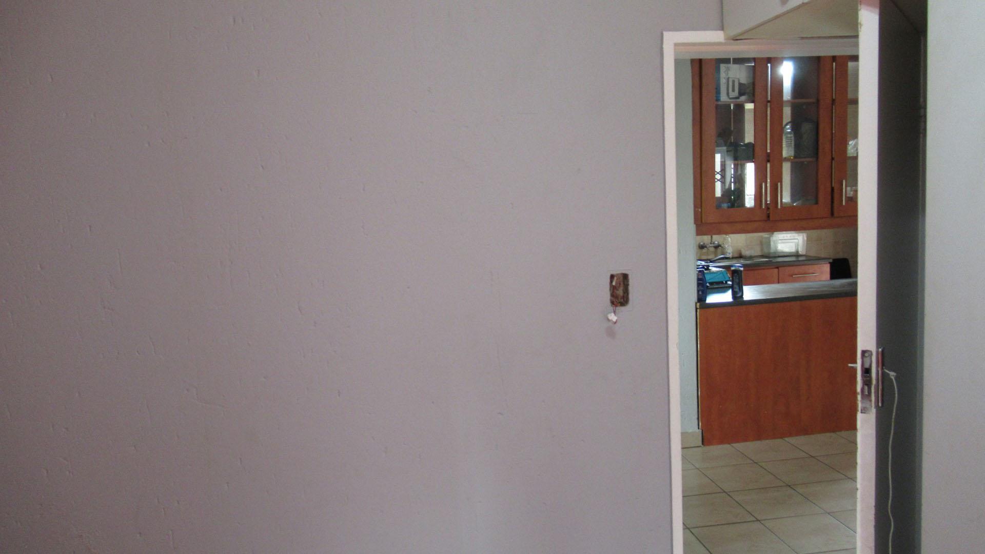 Bed Room 1 - 10 square meters of property in Meredale