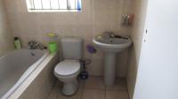 Bathroom 1 - 4 square meters of property in Meredale