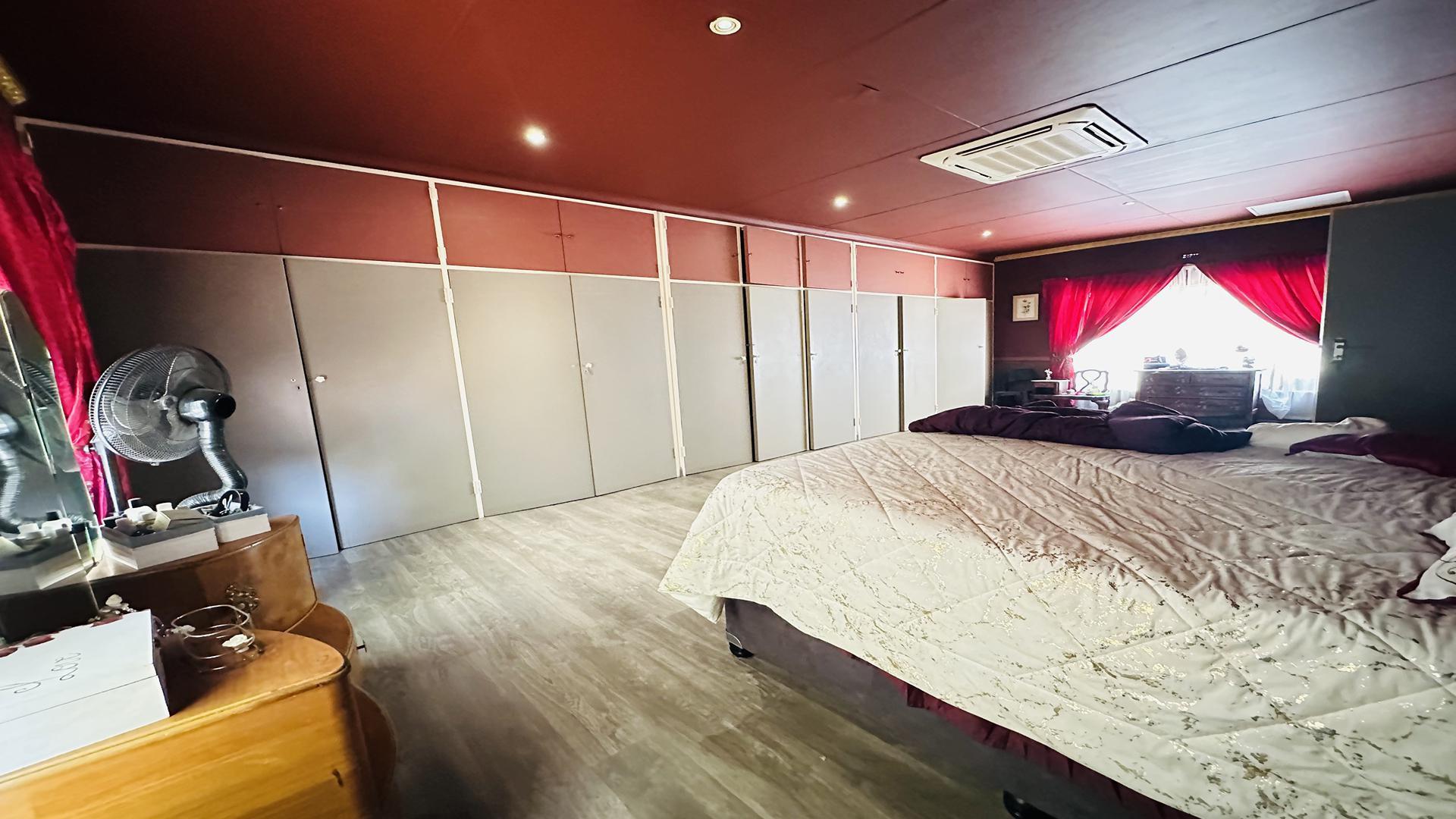 Main Bedroom - 54 square meters of property in Rynfield