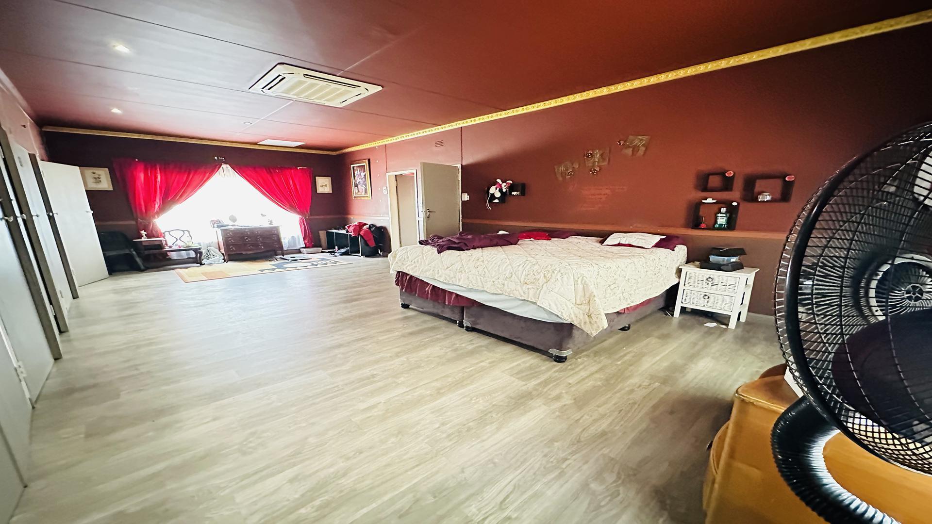 Main Bedroom - 54 square meters of property in Rynfield