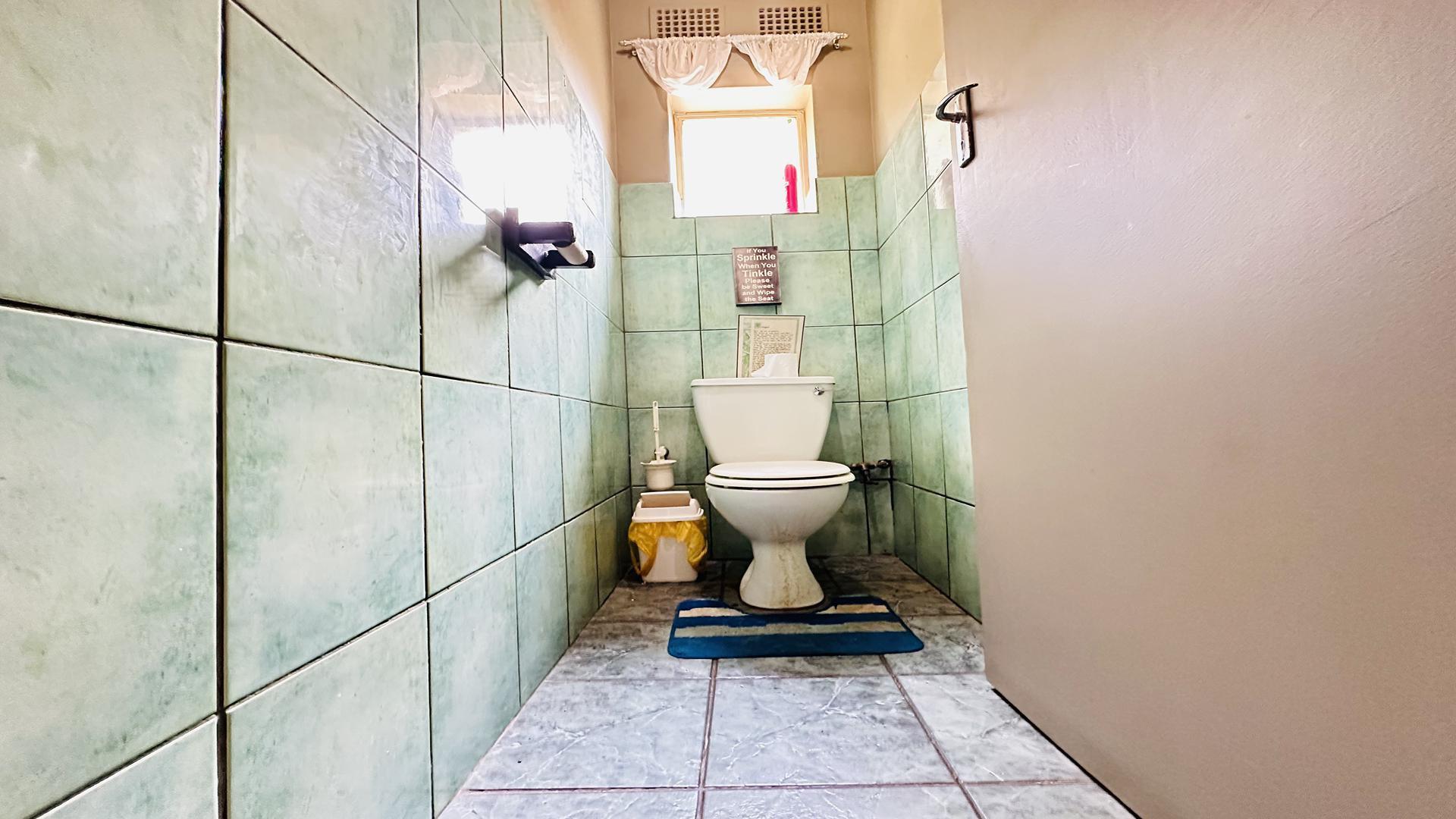 Bathroom 1 - 21 square meters of property in Rynfield