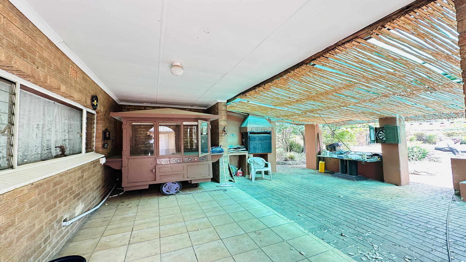 Patio - 37 square meters of property in Rynfield