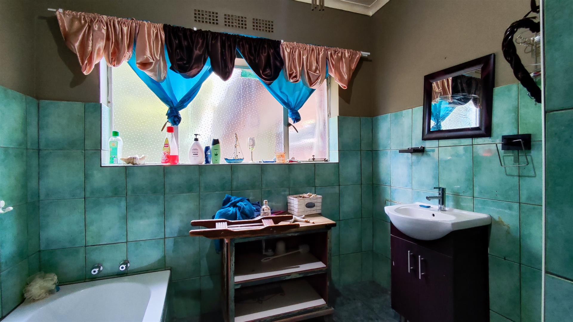 Bathroom 1 - 21 square meters of property in Rynfield