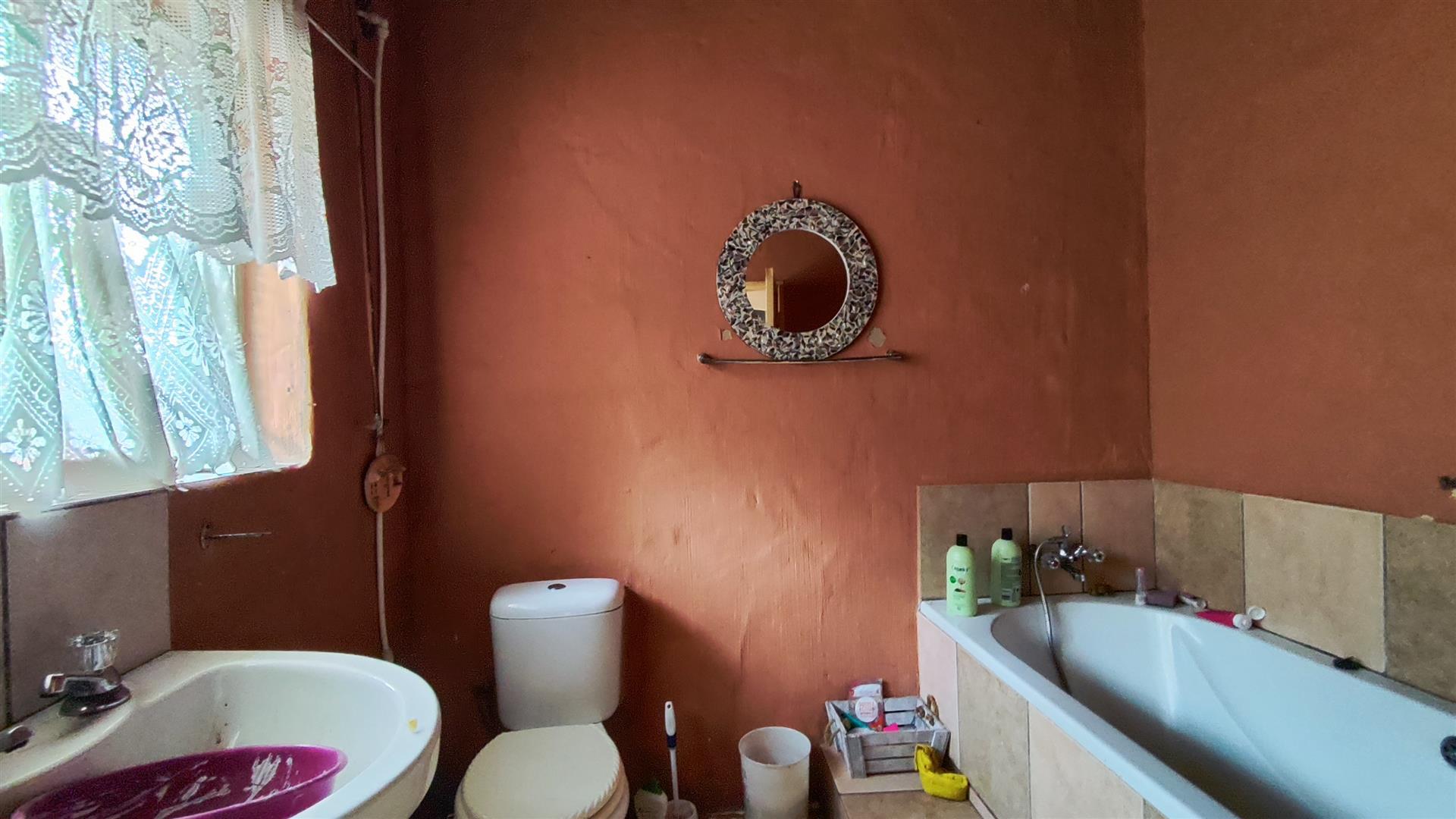 Bathroom 1 - 21 square meters of property in Rynfield