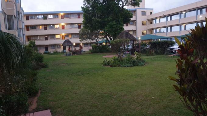 2 Bedroom Apartment to Rent in Amanzimtoti  - Property to rent - MR506829
