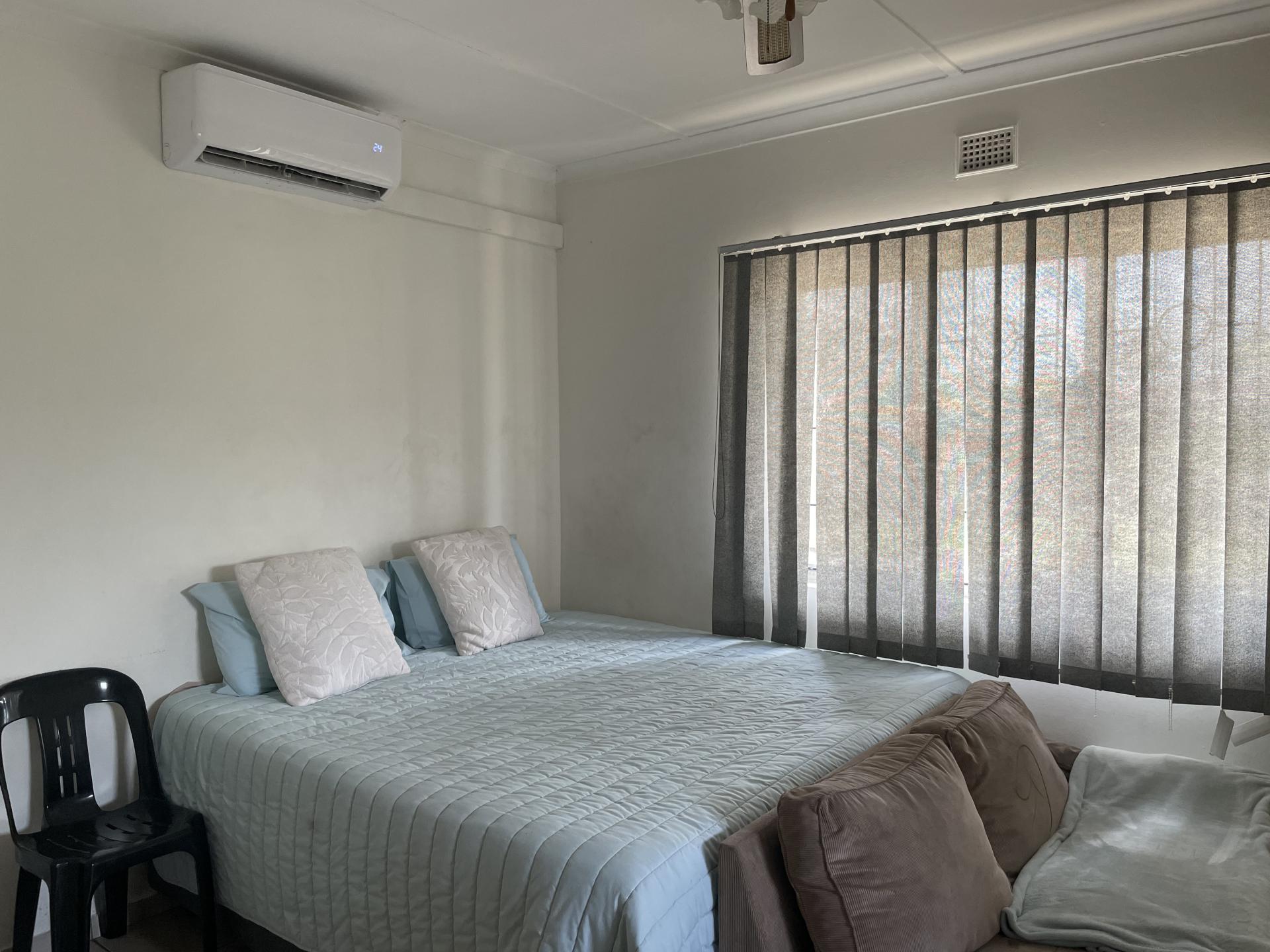 Bed Room 1 - 15 square meters of property in Wild En Weide