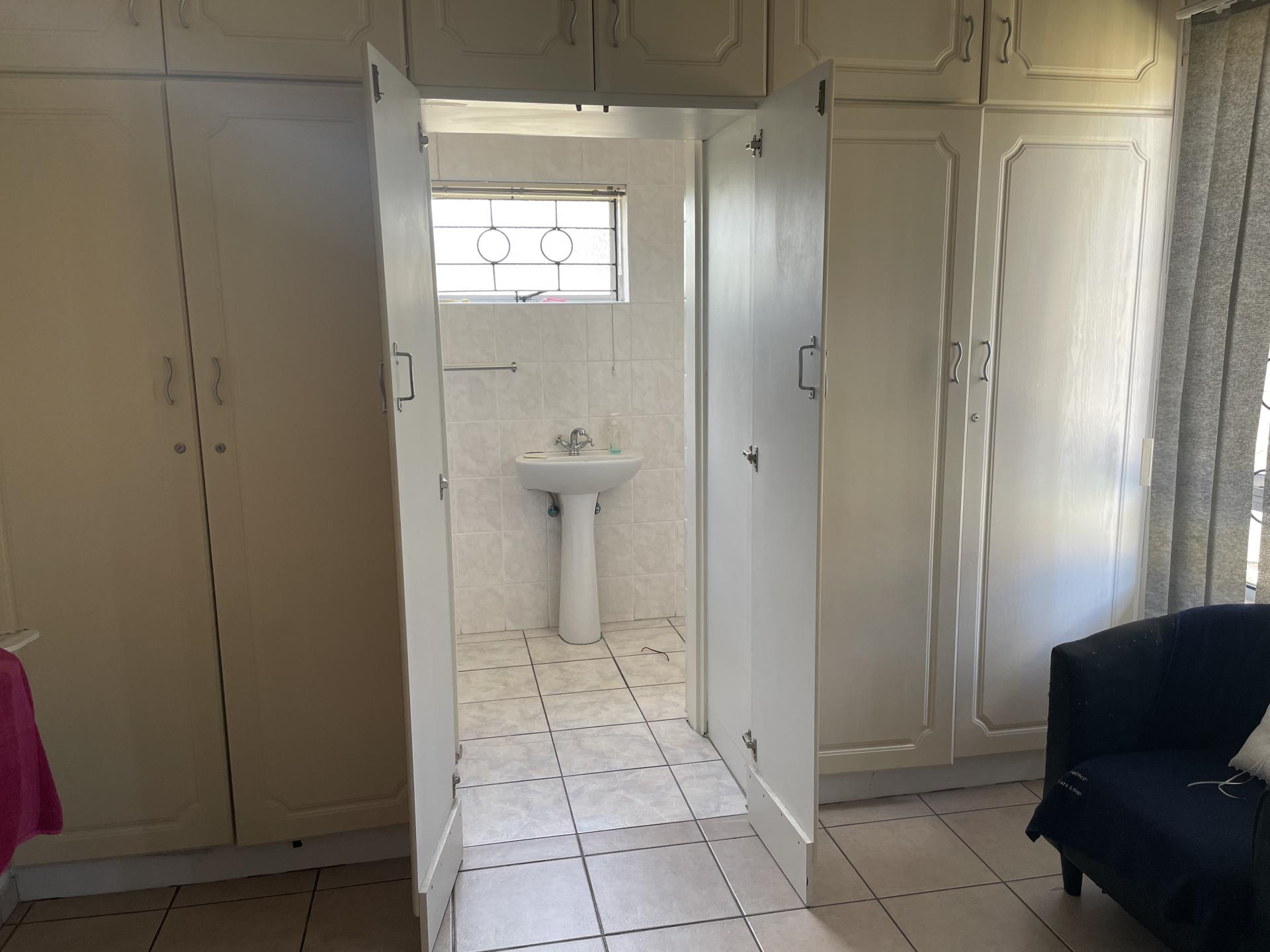 Main Bedroom - 16 square meters of property in Wild En Weide