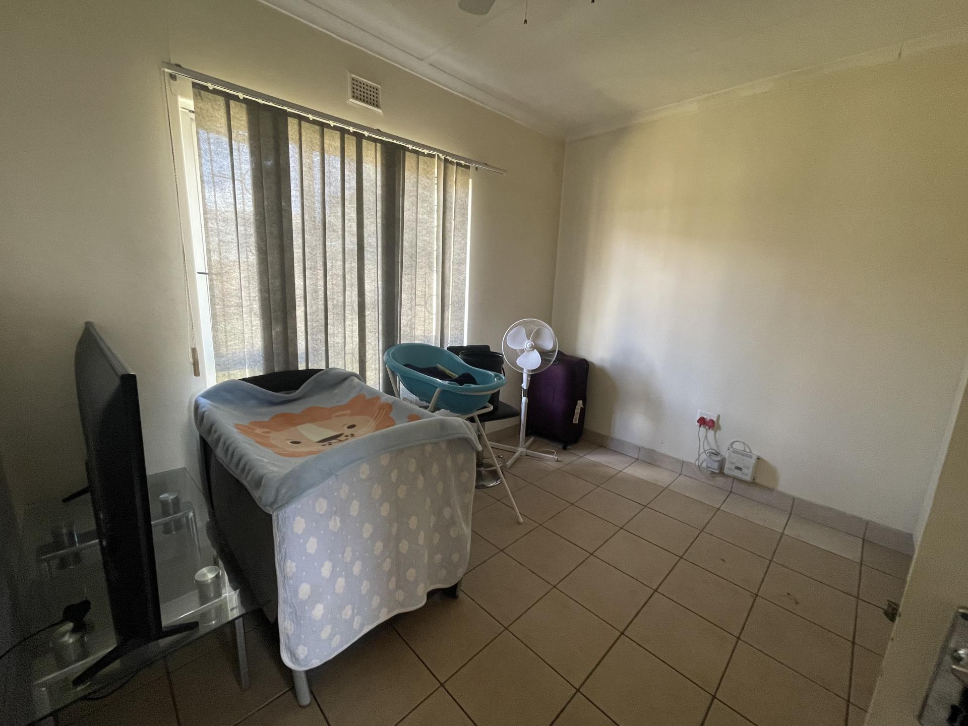 Bed Room 1 - 15 square meters of property in Wild En Weide