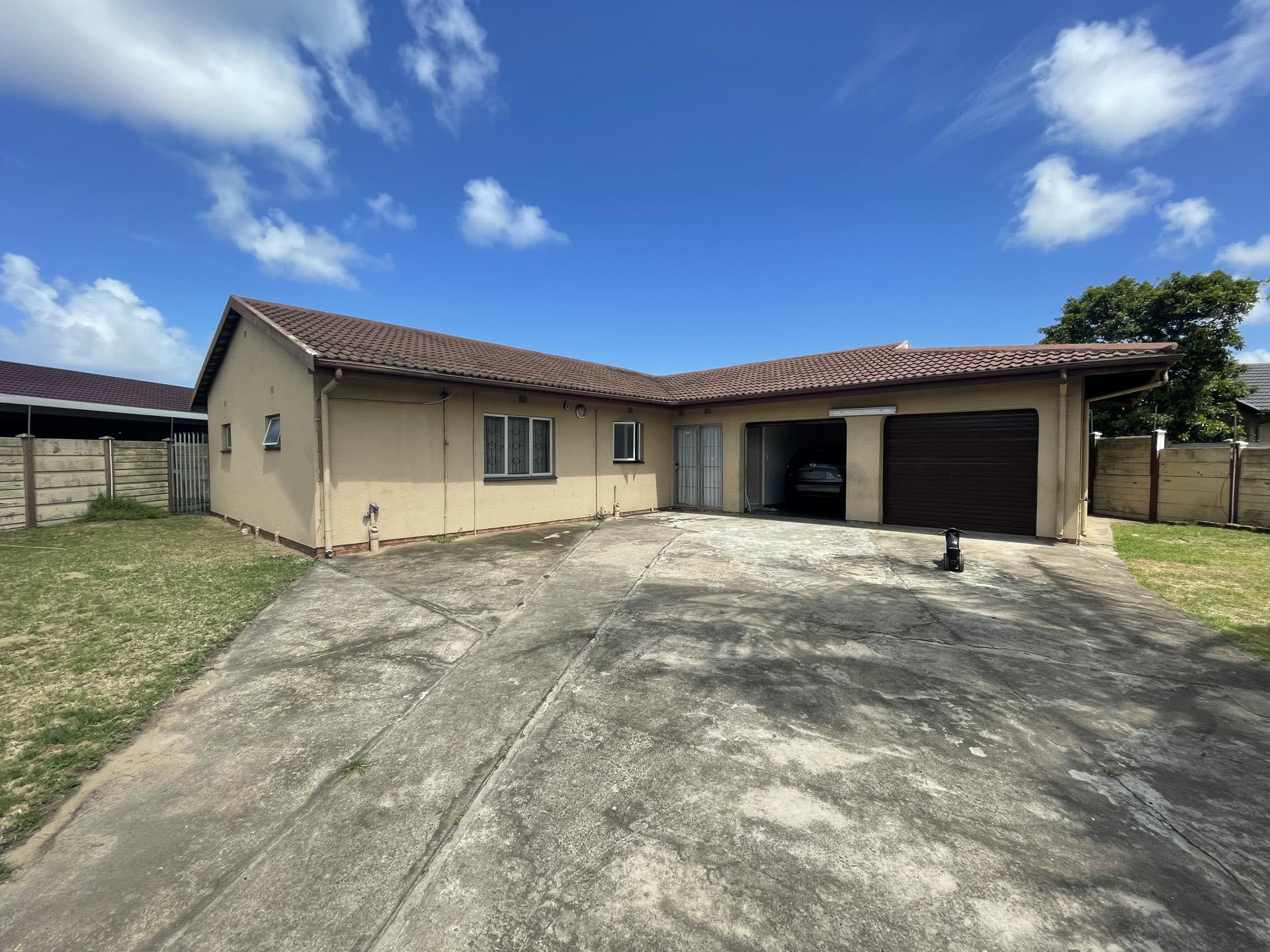 Front View of property in Wild En Weide