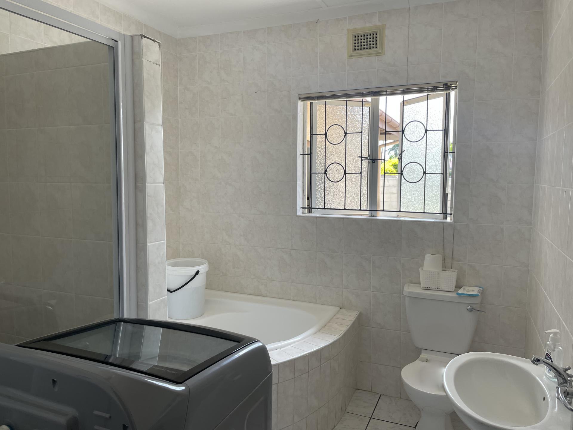 Main Bathroom - 4 square meters of property in Wild En Weide