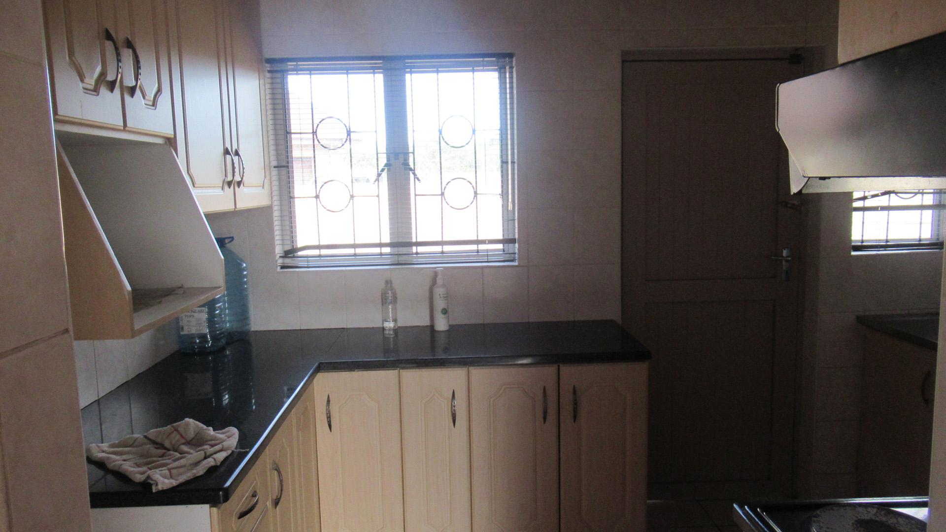 Kitchen - 9 square meters of property in Wild En Weide