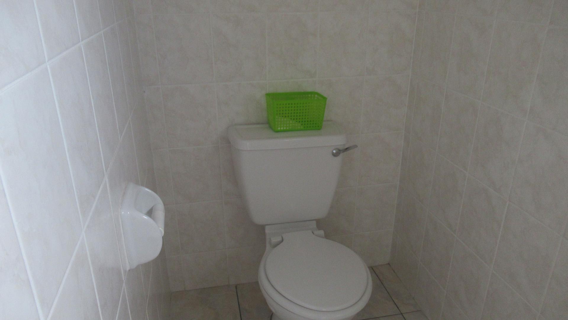 Main Bathroom - 4 square meters of property in Wild En Weide