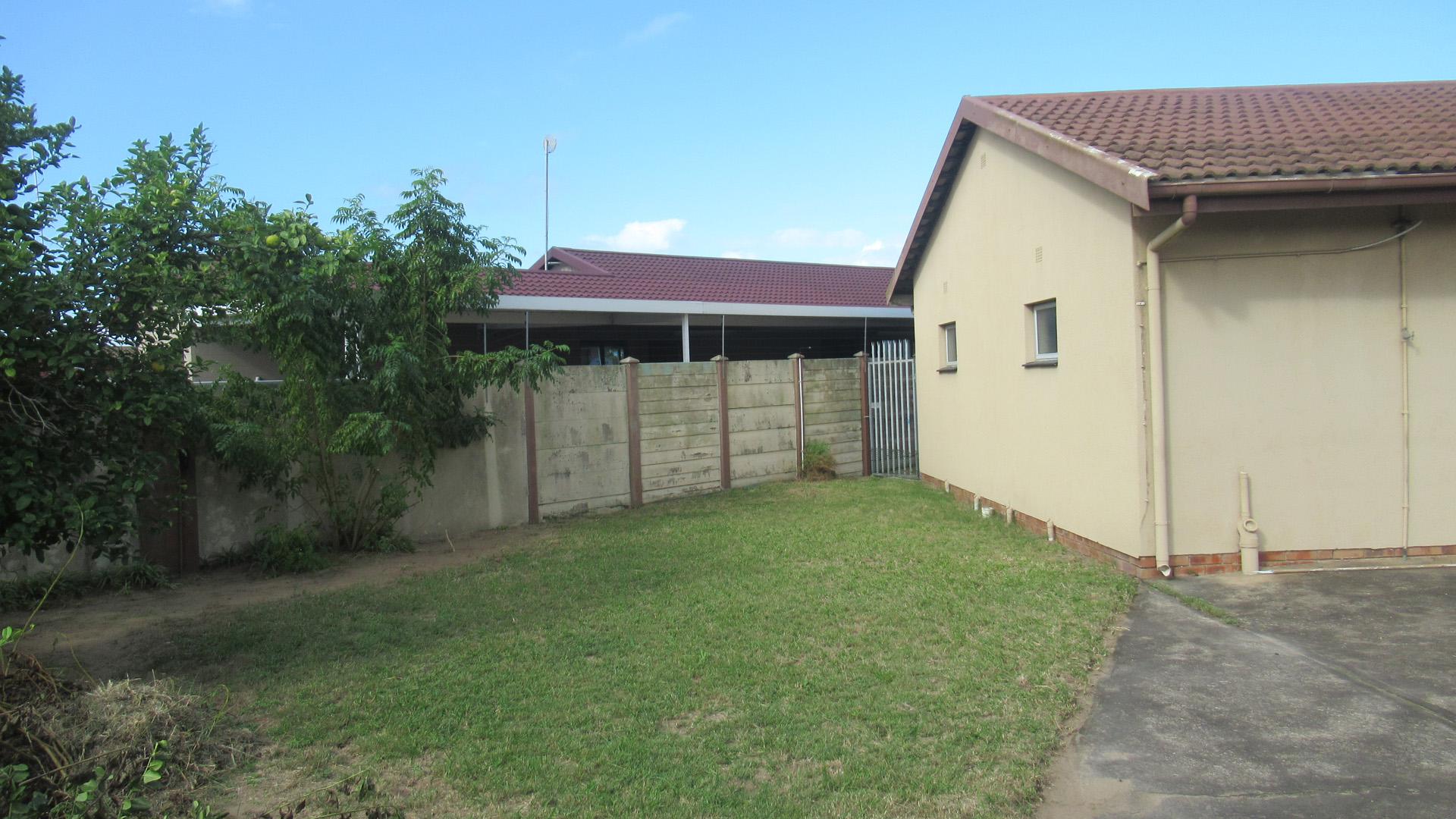 Front View of property in Wild En Weide