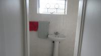 Bathroom 2 - 3 square meters of property in Wild En Weide