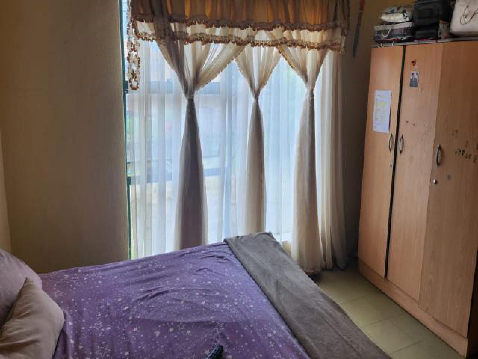 Main Bedroom of property in Steelpoort