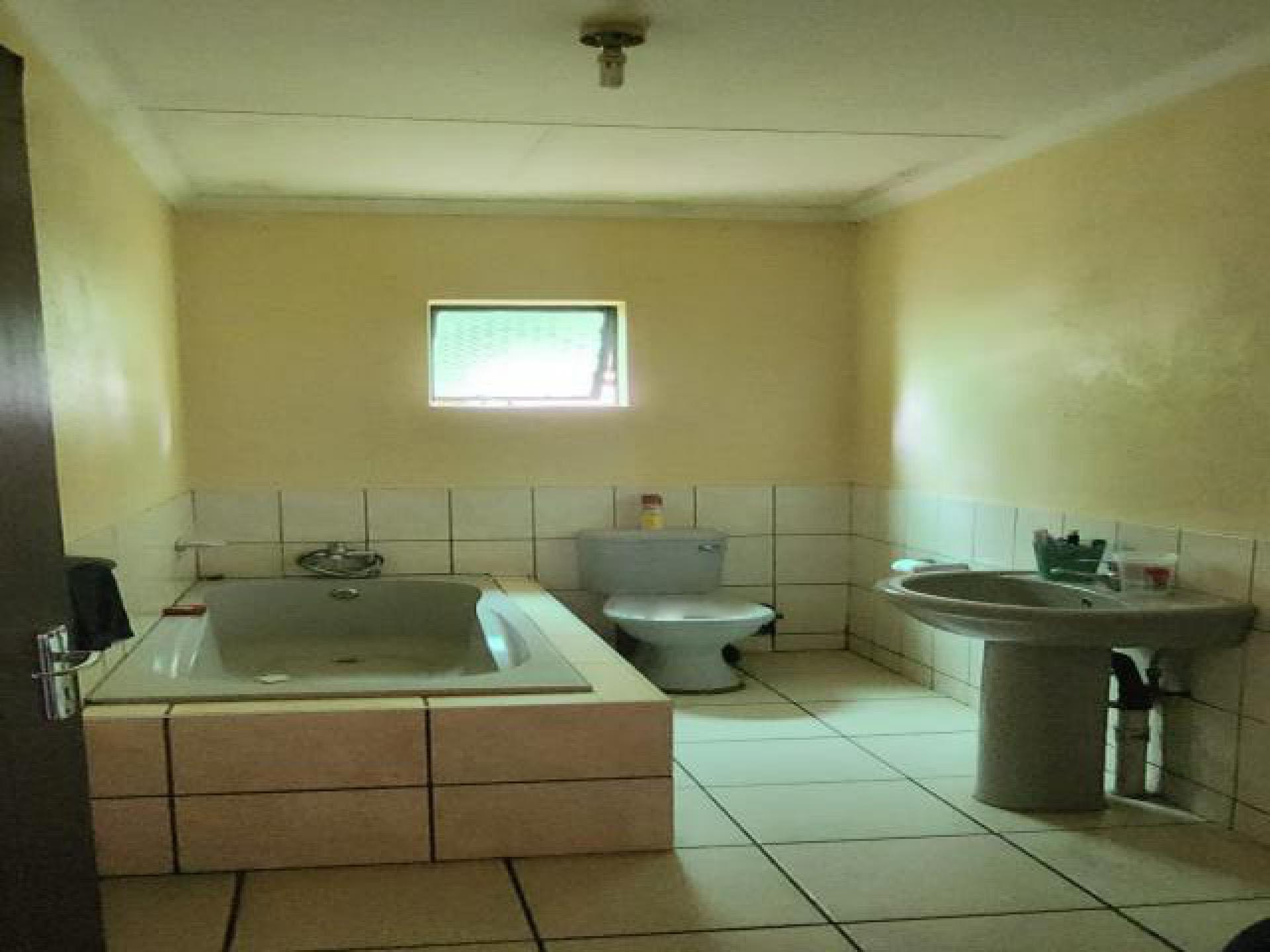 Bathroom 1 of property in Steelpoort