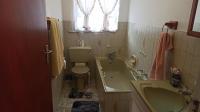 Bathroom 1 - 9 square meters of property in White City