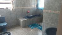 Main Bathroom - 11 square meters of property in White City