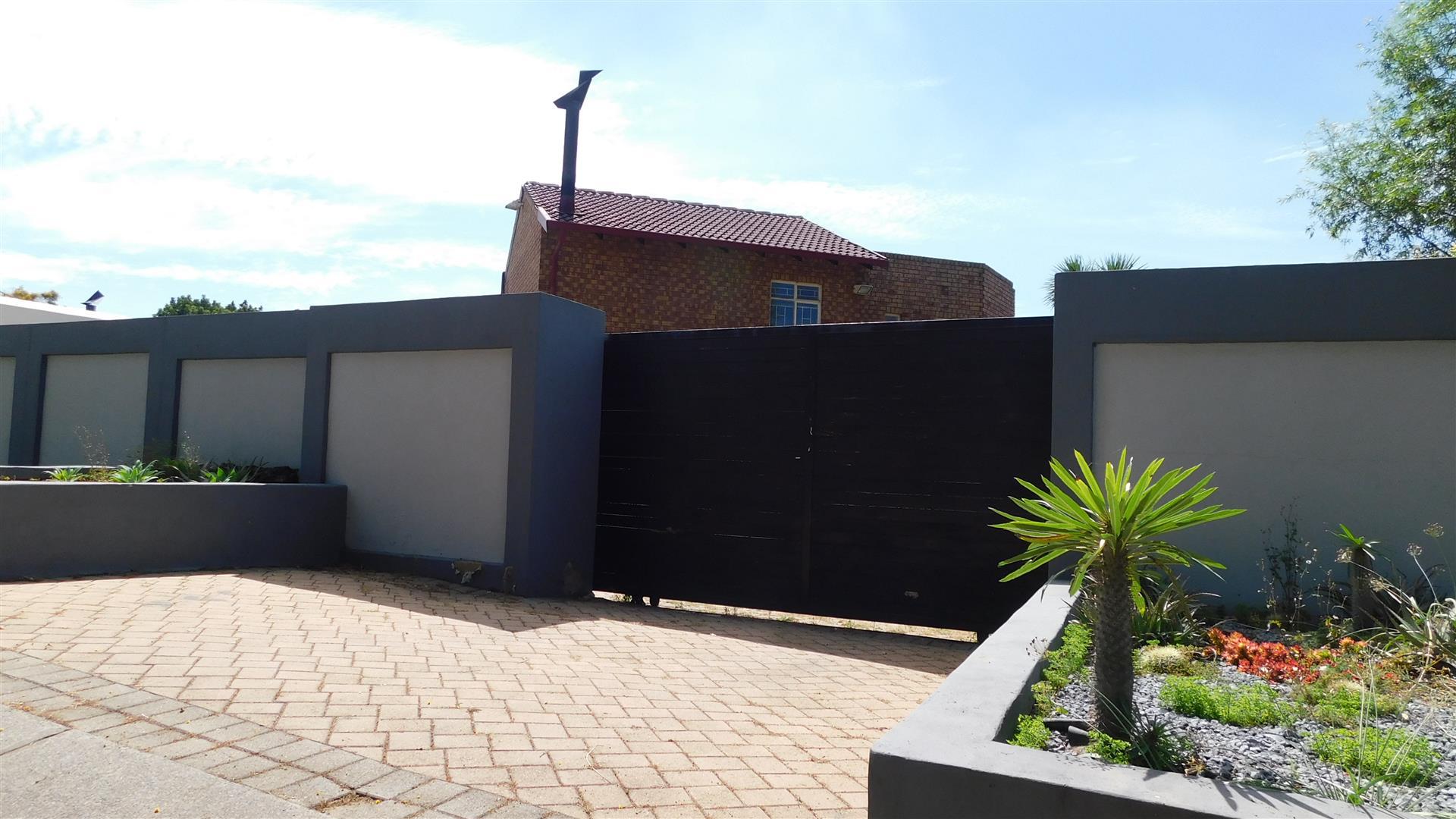 Front View of property in Moreletapark