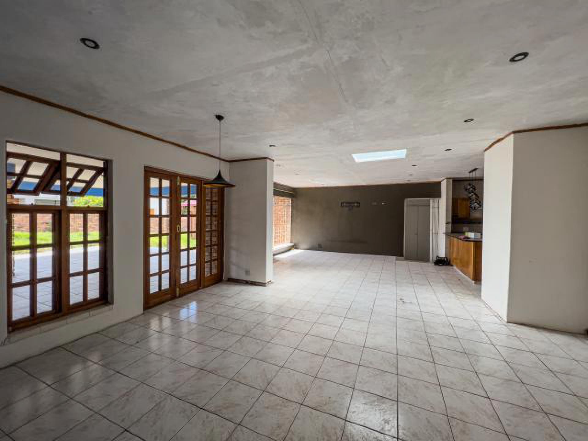 Dining Room of property in Moreletapark