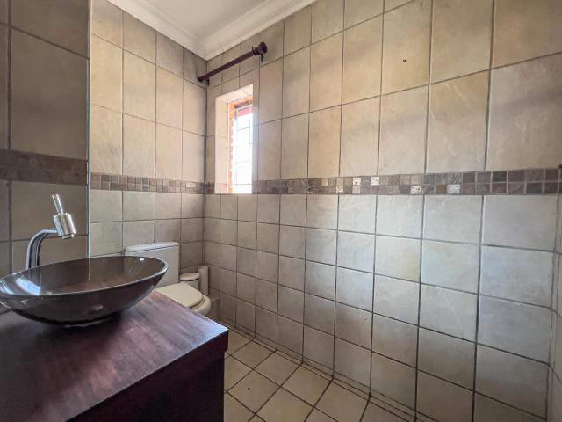 Bathroom 1 of property in Moreletapark