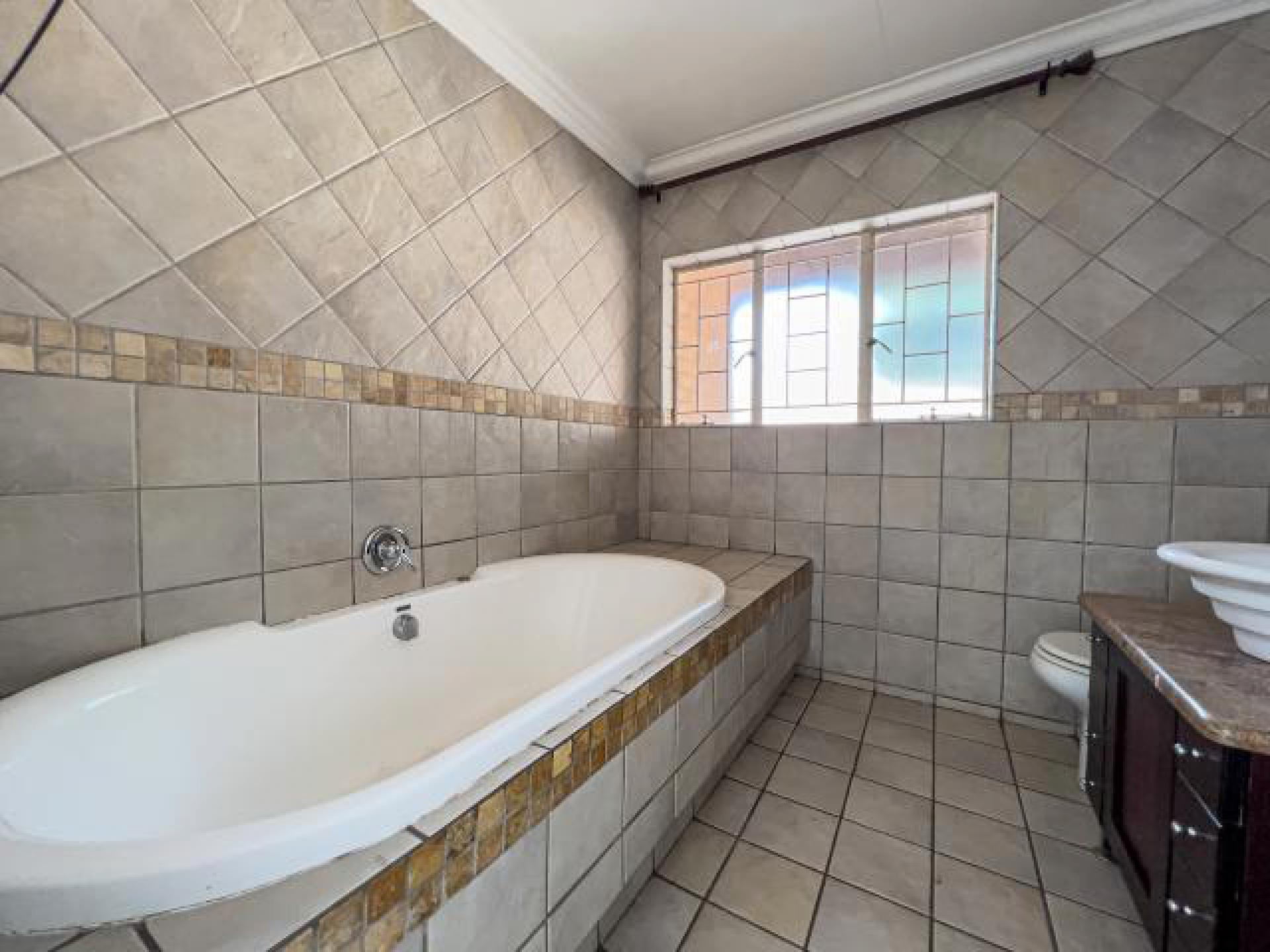 Bathroom 1 of property in Moreletapark