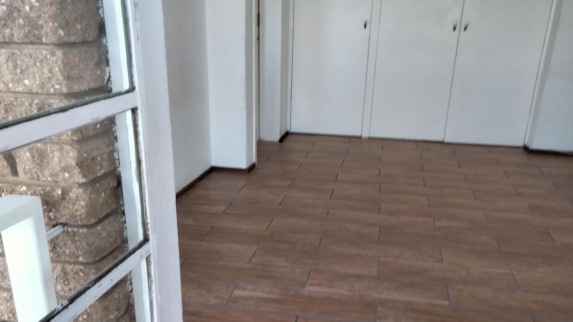 Main Bedroom - 12 square meters of property in Windsor East