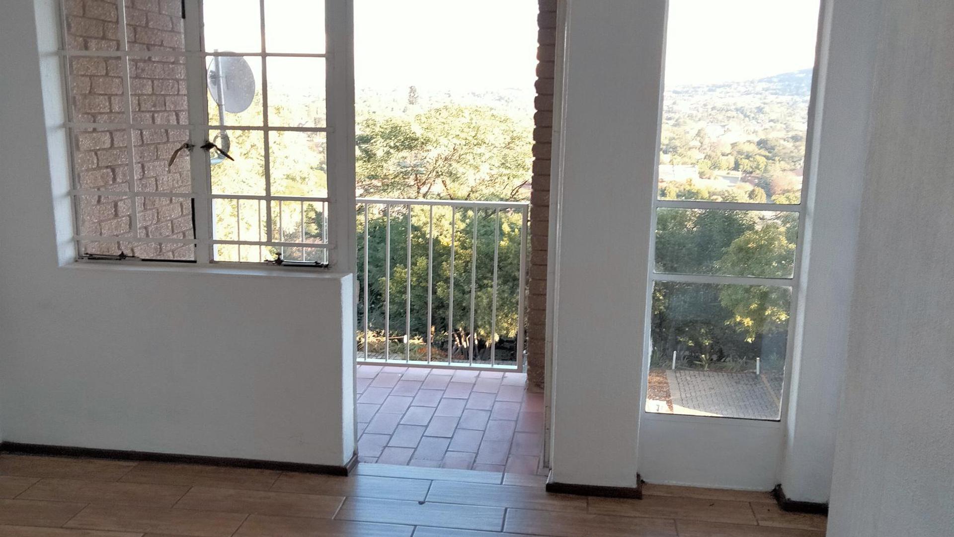 Main Bedroom - 12 square meters of property in Windsor East