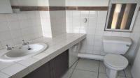 Main Bathroom - 5 square meters of property in Windsor East