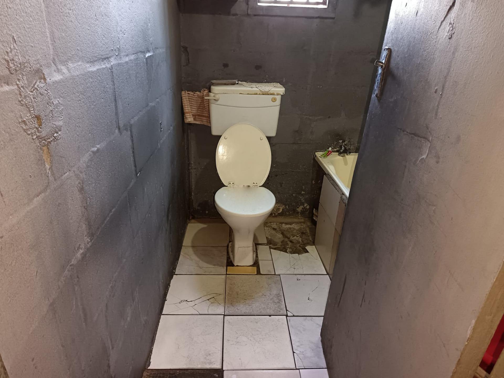 Bathroom 1 of property in Eureka (CPT)