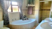 Main Bathroom - 7 square meters of property in Chancliff AH