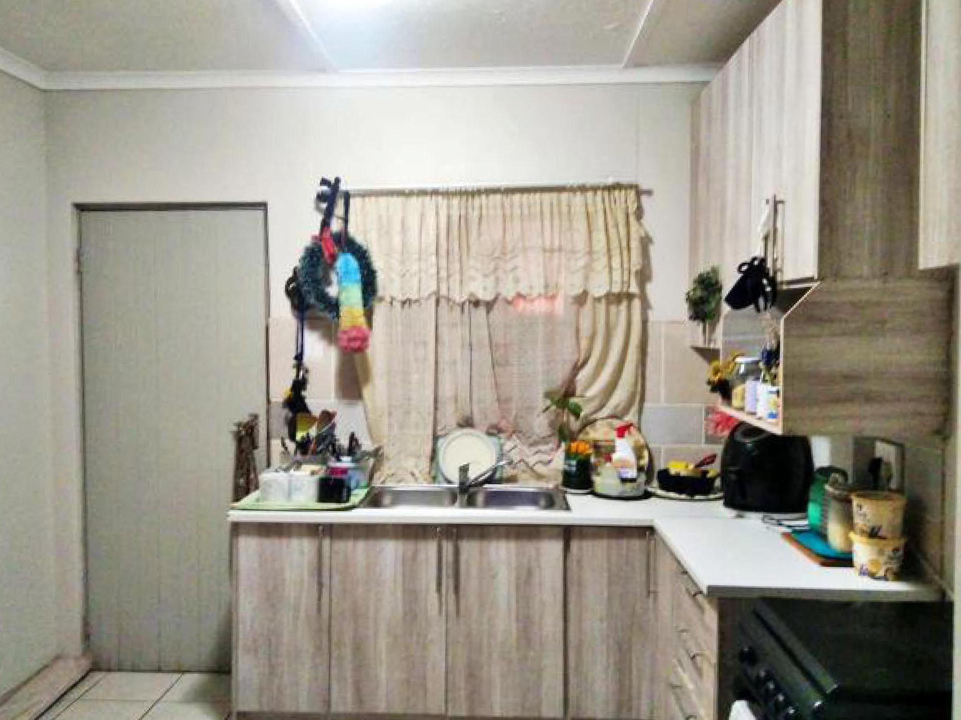 Kitchen of property in Kellys View