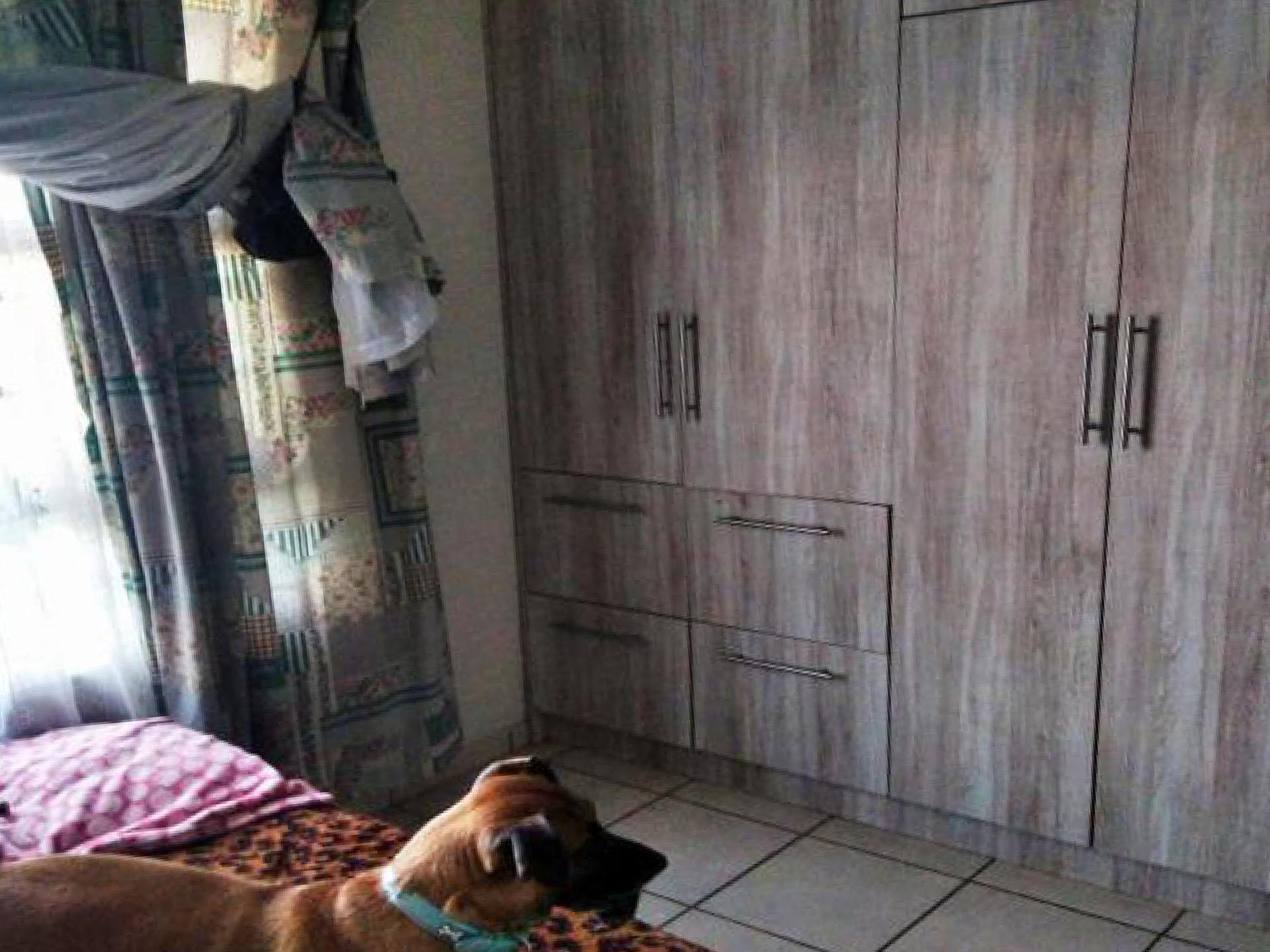 Bed Room 1 of property in Kellys View