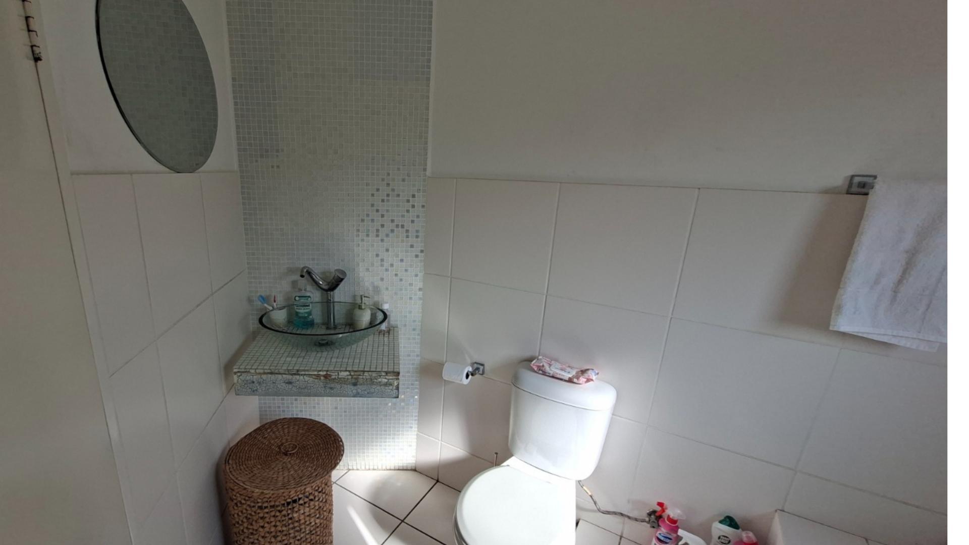 Bathroom 1 of property in Victoria Park