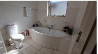 Bathroom 1 of property in Victoria Park