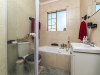 Bathroom 1 - 5 square meters of property in Sonneglans