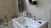 Bathroom 1 - 5 square meters of property in Sonneglans