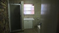 Bathroom 1 - 15 square meters of property in Vaal Oewer
