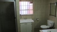 Bathroom 1 - 15 square meters of property in Vaal Oewer